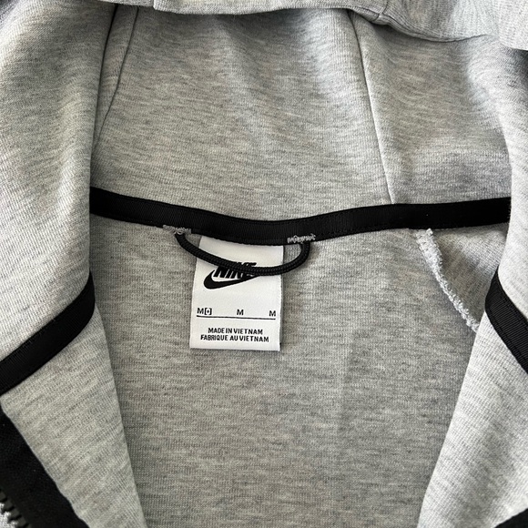 Nike Zip-Up Sweatshirt - Picture 2 of 6